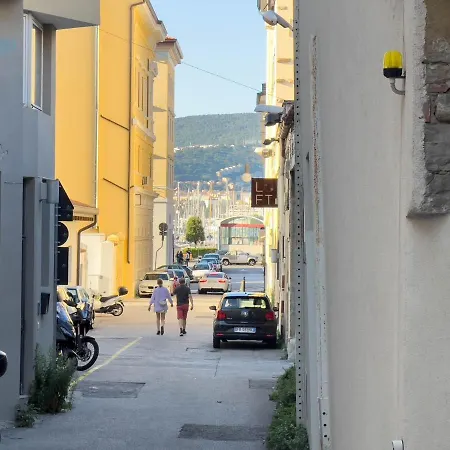 Economo B1 Tirabora Short Rent 아파트