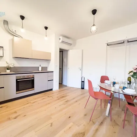 Economo B1 Tirabora Short Rent 아파트 트리에스테