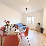 Economo B1 Tirabora Short Rent