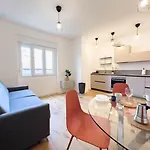 Economo B1 Tirabora Short Rent * Triest