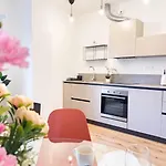 Economo B1 Tirabora Short Rent