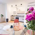 Apartament Economo B1 Tirabora Short Rent *