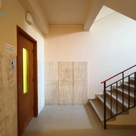 Economo B1 Tirabora Short Rent * 的里雅斯特