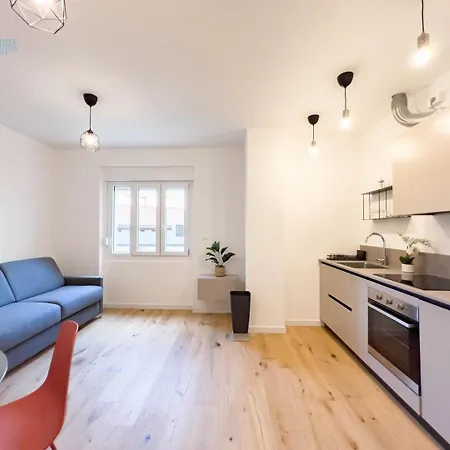 Economo B1 Tirabora Short Rent *