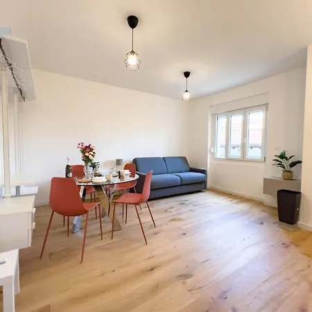 Economo B1 Tirabora Short Rent Trieste