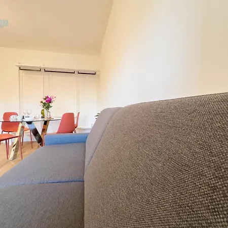 Economo B1 Tirabora Short Rent Trieste