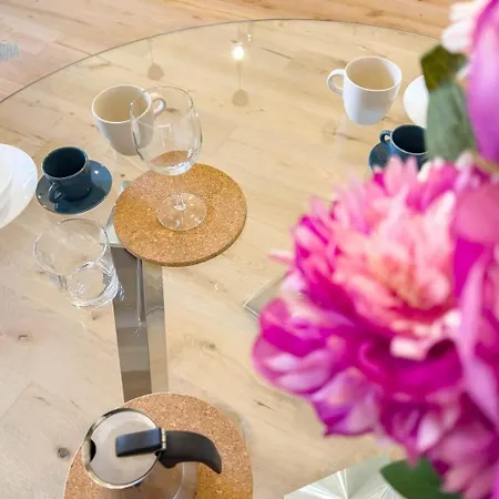 Economo B1 Tirabora Short Rent