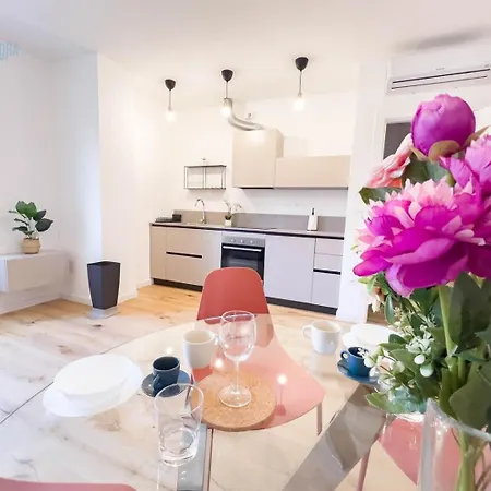 Apartment Economo B1 Tirabora Short Rent *